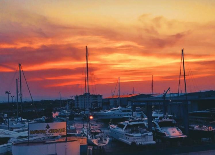 22B Puigmal D Apartman Empuriabrava Kültér fotó